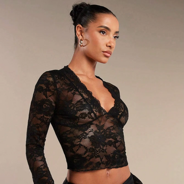 VINTAGE LACED V NECK